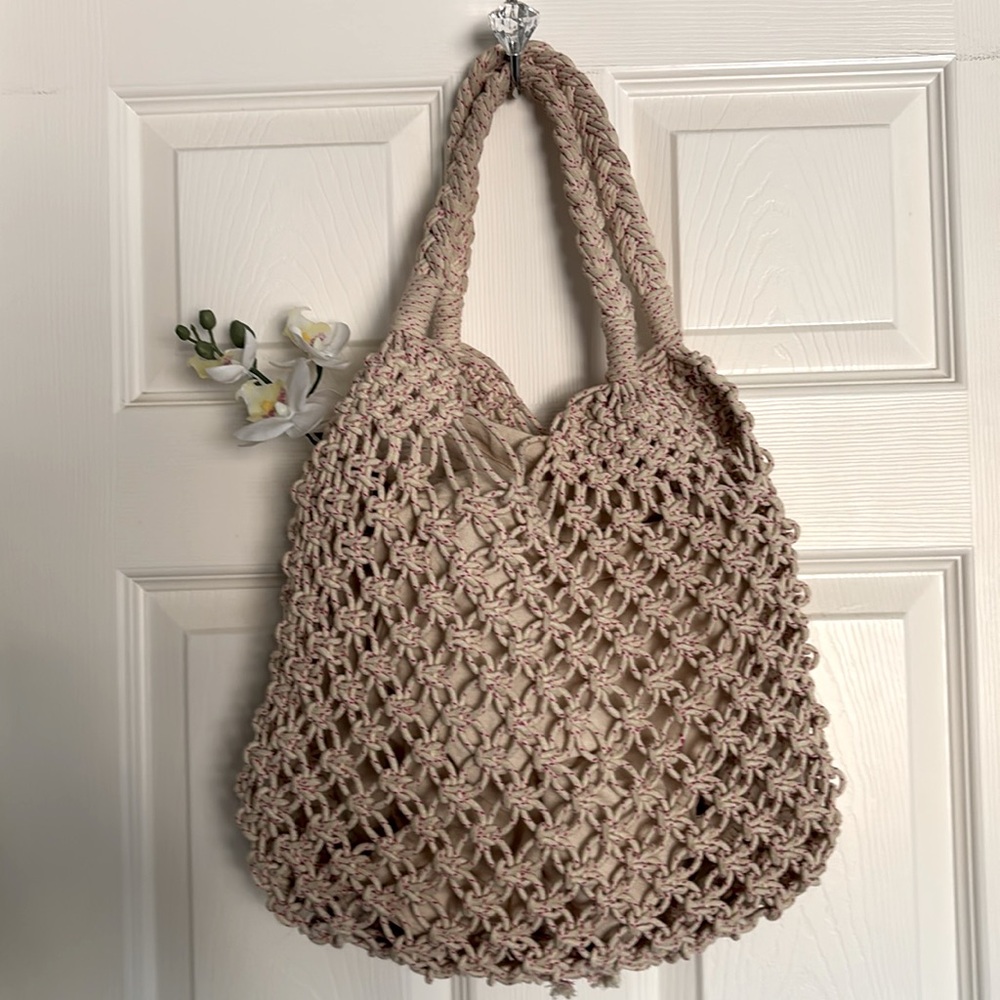 Aritzia Main Character Beach Bag